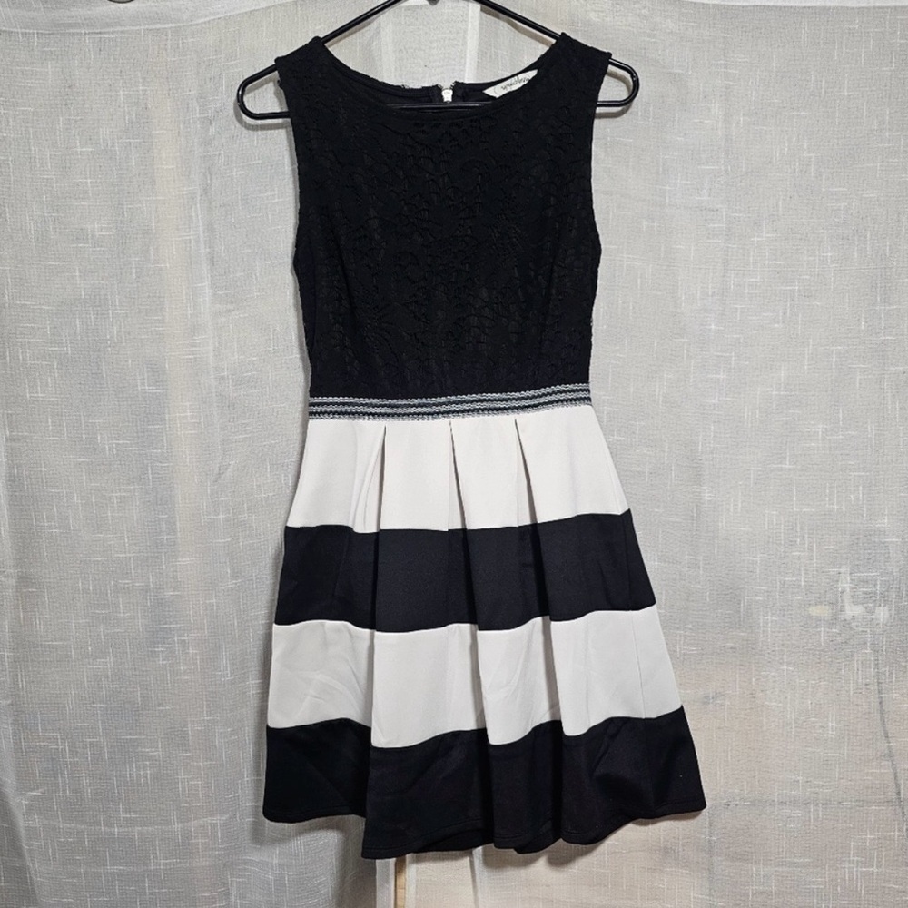 Girl’s Black and White Sleeveless Party  Dress